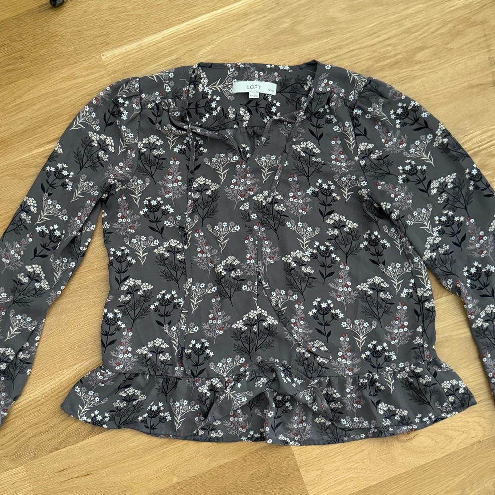 LOFT Women's Floral Gray Top